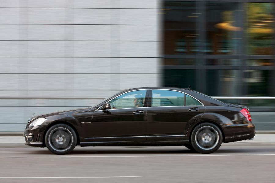  Mercedes-Benz S63 AMG 2011 года  (фото 12 из 23)